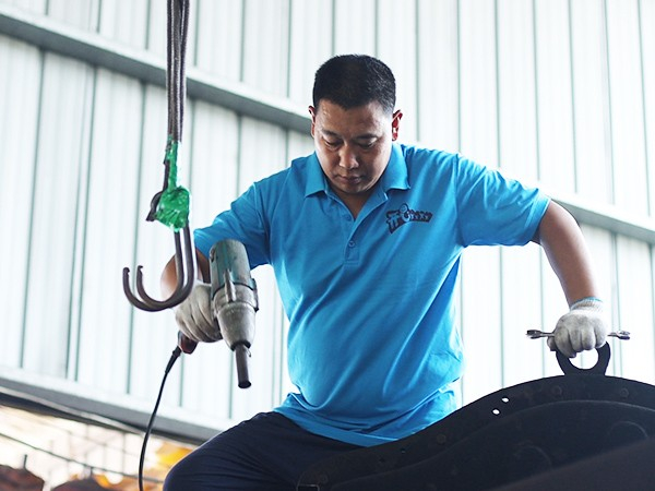 開心玩具：產(chǎn)品下料